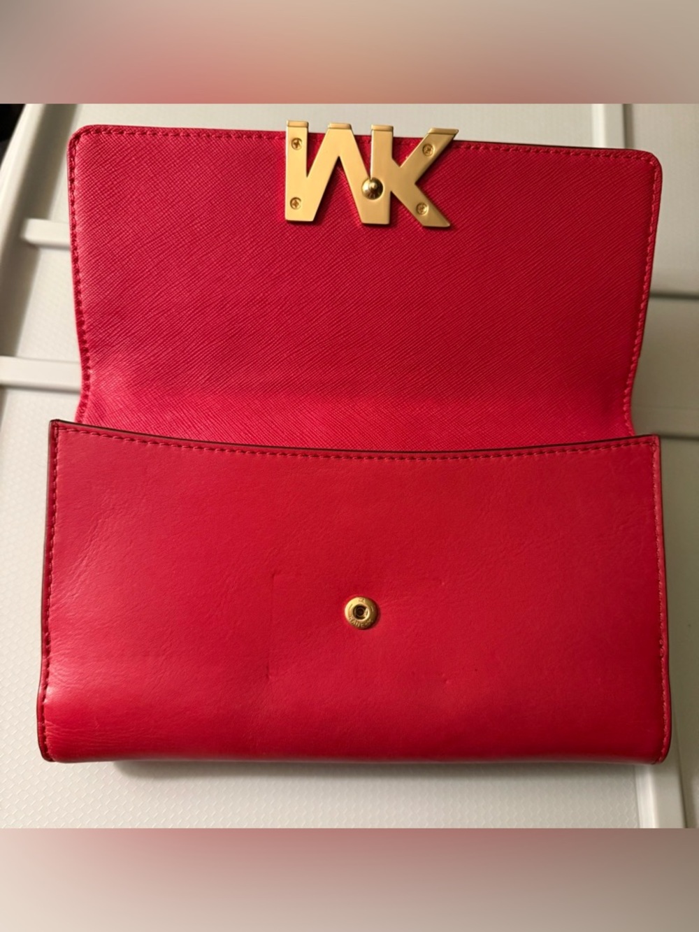 Michael Kors Saffiano leather tote and wallet. - Picture 8 of 14